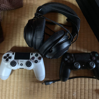 ps4 pro本体 ソフト コントローラー ヘッドホン付の画像