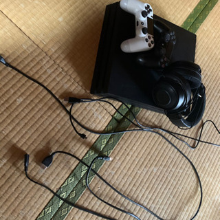 ps4 pro本体 ソフト コントローラー ヘッドホン付の画像