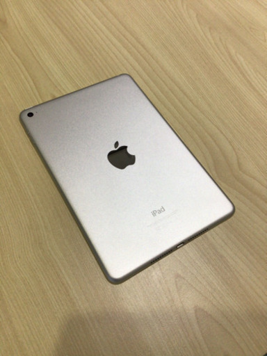 【値下げ】iPad mini4 128GB Wi-Fiモデル　シルバー　美品