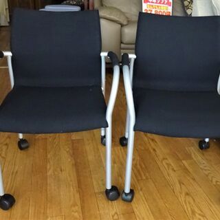 USED　PLUS ミーティングチェア キャスター付き　値下げし...