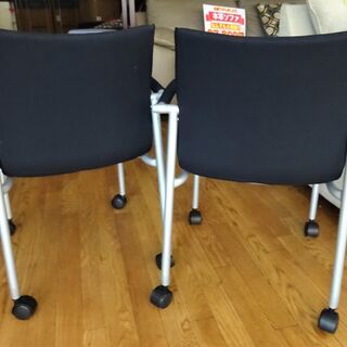 USED　PLUS ミーティングチェア キャスター付き　値下げしました！の画像