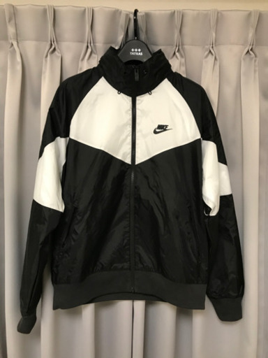 NIKE ウインドランナー　ブラック×ホワイト　Sサイズ　入手困難　希少品