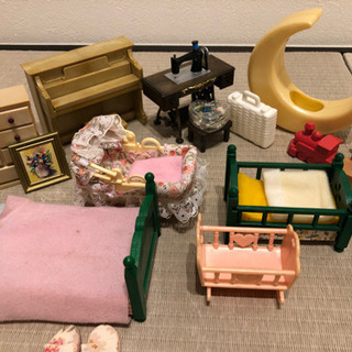 小物も付いています☆シルバニアファミリーのベットと趣味のセット☆