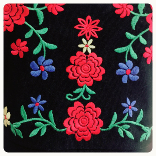 めーたん様[美品✧︎FOREVER21]花柄刺繍ベスト黒 トップス トルコ ロシア民族衣装風
