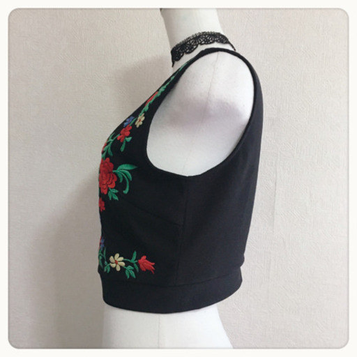 めーたん様[美品✧︎FOREVER21]花柄刺繍ベスト黒 トップス トルコ ロシア民族衣装風