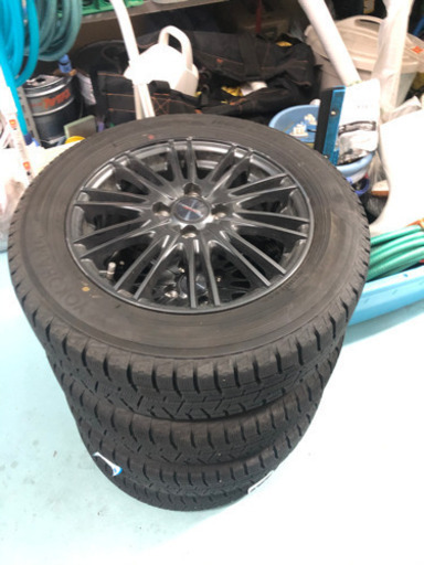 スタッドレスタイヤ 使用期間1年 15インチ