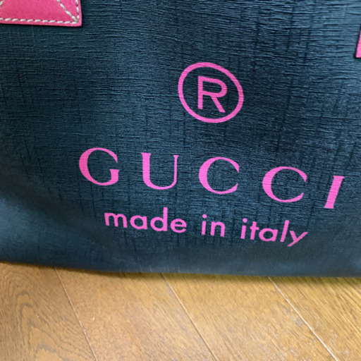 GUCCI超おしゃれ！大きなロゴに価値ありGUCCI　ショルダーバック