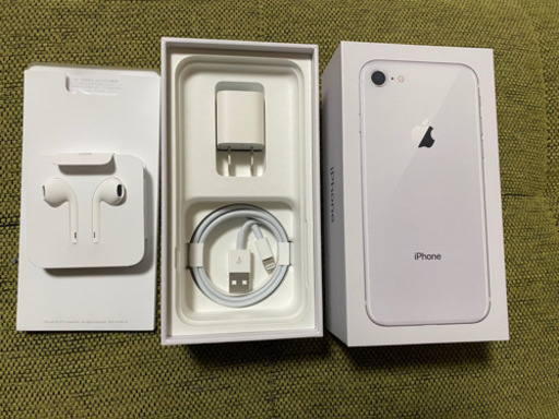 iPhone8 64GB 付属品一式　docomo SIM