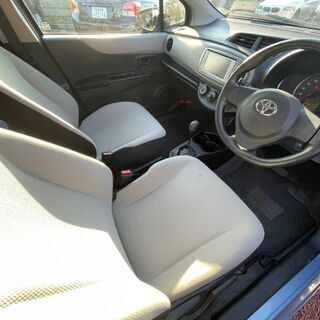 2012年 トヨタ ヴィッツ 1.0 F ブルー 走行75,600kmの画像
