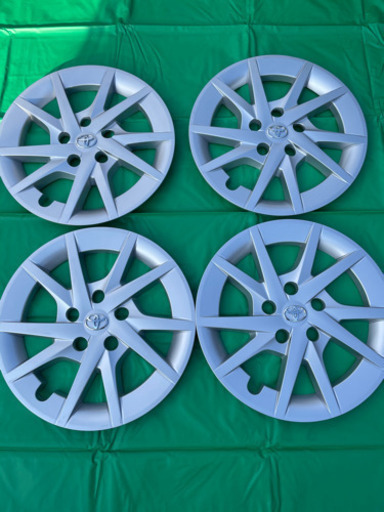 プリウスα ホイールキャップ