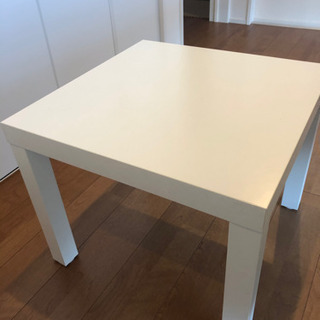 IKEAのテーブル