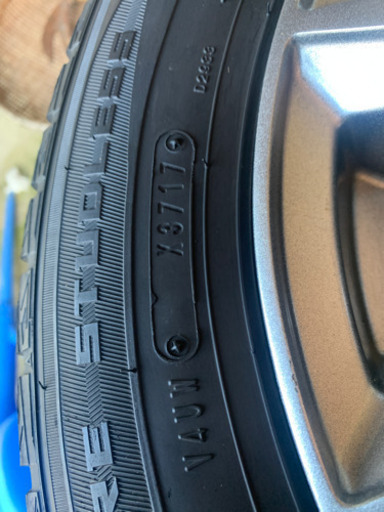 17年式　スタッドレスタイヤ　165/70R14