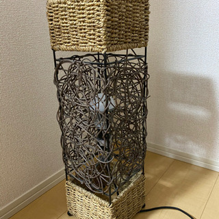 【照明】ニトリ　縦長テーブルランプの画像