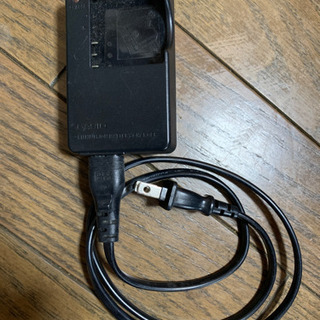 CASIOのカメラバッテリー充電用アダプタ