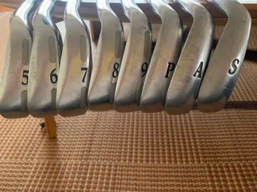 ゼクシオのアイアン