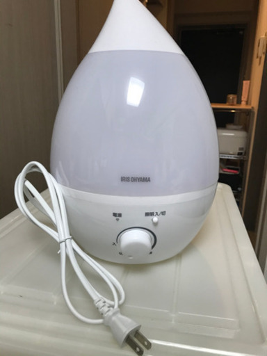 アイリスオーヤマ製　加湿器(カラフルな照明付)