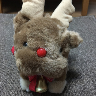 トナカイのぬいぐるみとクリスマス飾り差し上げますの画像