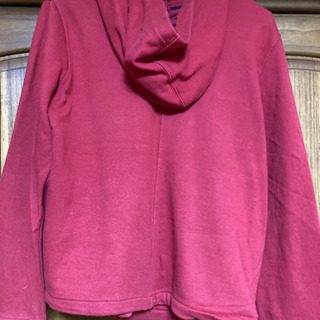 フードつきジャンパーの画像