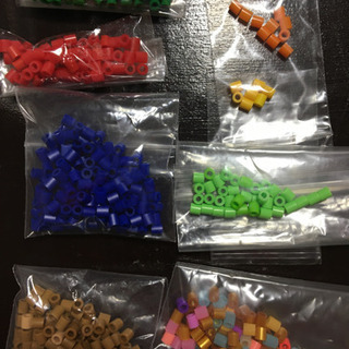 【済】アイロンビーズと制作用の型の画像