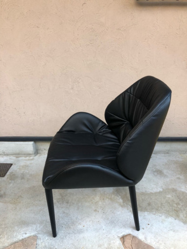 美品✨合皮黒の椅子。
