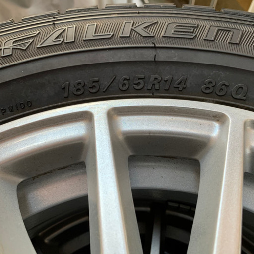 美品！スタッドレスタイヤ　185/65R14