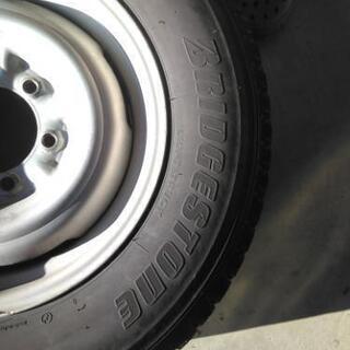 スタッドレスタイヤ　215/70R15　4本の画像