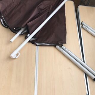 キャンプ　折りたたみテーブル　チェアセット　　パラソル付きの画像