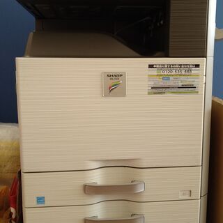 不要となった複合機要りませんか。オフィス家具も一緒にどうぞ