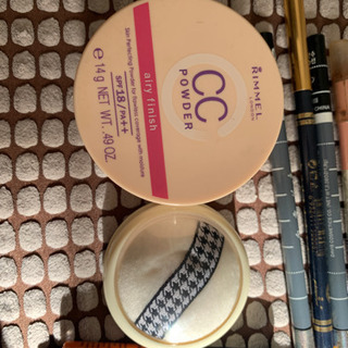 化粧品引き取り中の画像