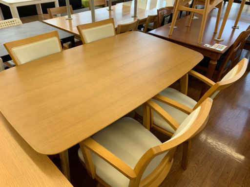 回転椅子付のノーブランド品!ダイニング5点セットです！