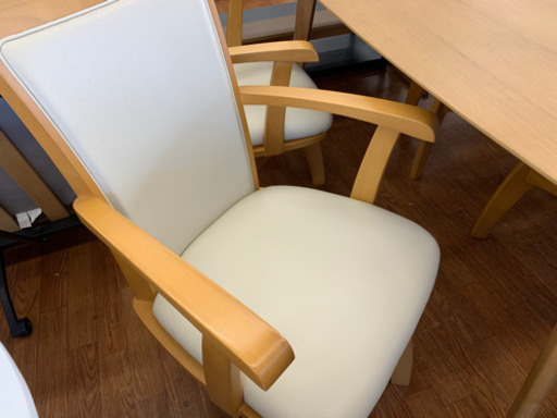 回転椅子付のノーブランド品!ダイニング5点セットです！