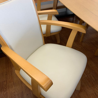 回転椅子付のノーブランド品!ダイニング5点セットです！の画像