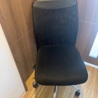 デスクチェアー