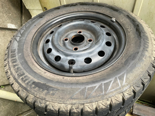 山アリ、スタッドレスブリヂストンREV02鉄ホイール付き175/70R13 4本