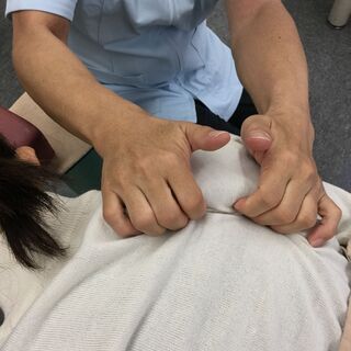肩甲骨はがします！肩こり・首こり・頭痛に特化した整骨院です！ − 福岡県