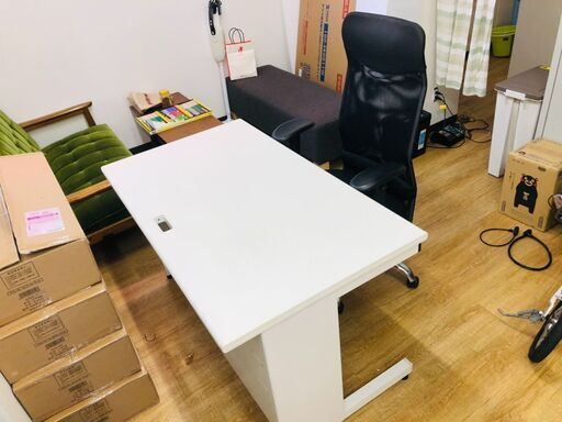 ■減額しました■事務机に最適■デスクチェア付■シンプルなオフィスデスク■取りに来ていただける方限定です■