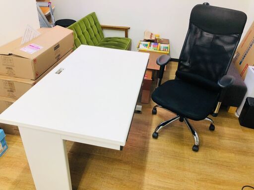 ■減額しました■事務机に最適■デスクチェア付■シンプルなオフィスデスク■取りに来ていただける方限定です■