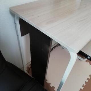 ニトリ美品　パソコンデスクの画像