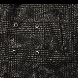 グレーチェックのコートの画像