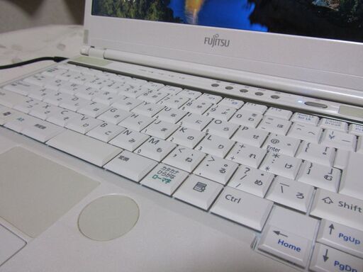 富士通 FM-V　SH53/C  Core i3  M380 デュアルコアCPU、13.3型液晶、Windows10  64bit、HDD 750GB、メモリ4 GB、無線・有線LAN、HDMI、DVD・CD、MS Office365(ver2016)インストール済。