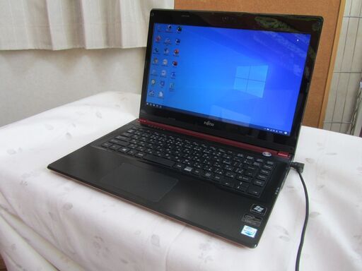 【SSD256GB】 富士通 ウルトラブックUH55/H　Core i3-2367M 第2世代 デュアルコアCPU、13.3型液晶、Windows10  64bit、SSD 256GB、メモリ6 GB、無線LAN、HDMI、MS Office365(ver2016)インストール済。カメラ機能。