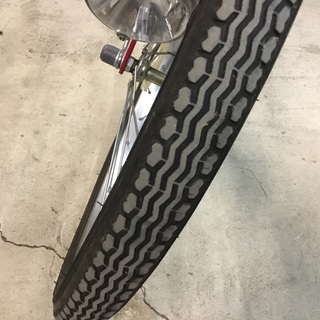 赤い自転車の画像