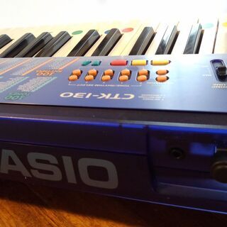 値下げ！　カシオ　キーボード　CTK-130　ブルー　ACアダプター付きの画像
