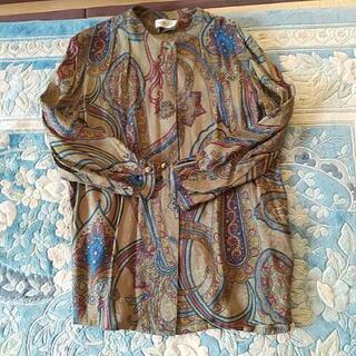 絹   濃いグリーンのアンサンブルの画像