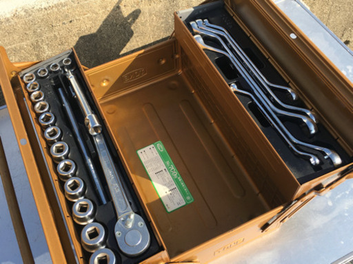 格安で！TONE700S ツールBOX◇工具セット◇ラチェット(差込角12.7mm)◇他手工具一式