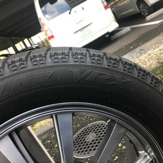 トヨタ ヴェルファイア使用スタッドレスタイヤ、ホイール付4本の画像