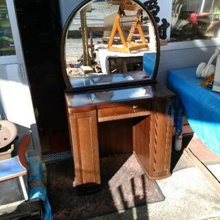 〔激安品〕鏡台、ドレッサー、椅子付属。の画像