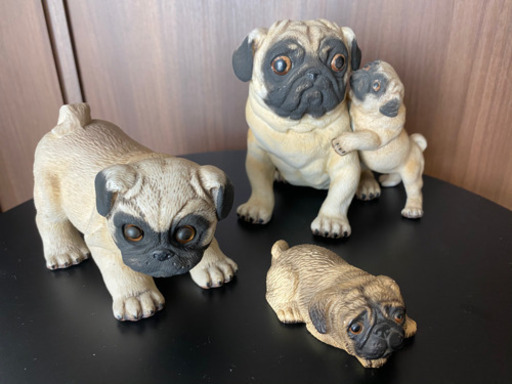 パグ犬の置物セット（陶器）
