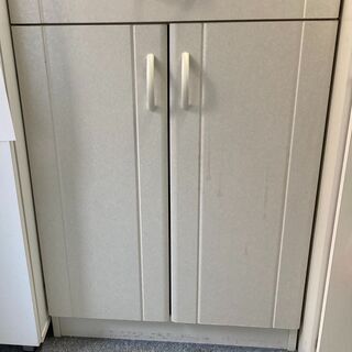 食器棚　取りに来てくれる方に有料でお譲りしますの画像