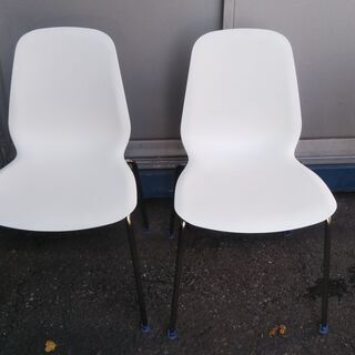 【値下げ中】№60_小型の椅子2脚セット（白）